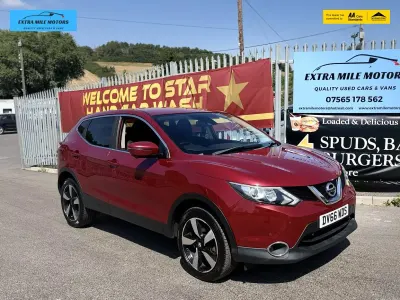 Used Nissan Qashqai N-Connecta 110 HP (80 kW) 2016 Red SUV