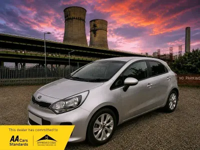 Used Kia Rio 107 HP (78 kW) 2015 Silver Hatchback