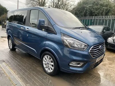 Usado Ford Tourneo Custom Titanium 130 HP (95 kW) 2019 Azul Van