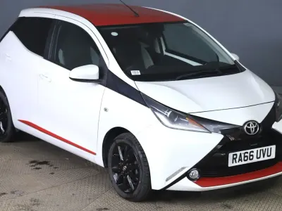 Used Toyota Aygo x-press 69 HP (50 kW) 2017 White Hatchback