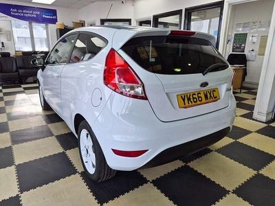 Used Ford Fiesta Zetec 82 HP (60 kW) 2017 White Hatchback
