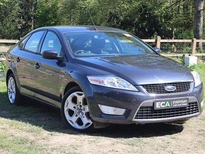 Usado Ford Mondeo Zetec 138 HP (101 kW) 2010 Cinzento Citadino