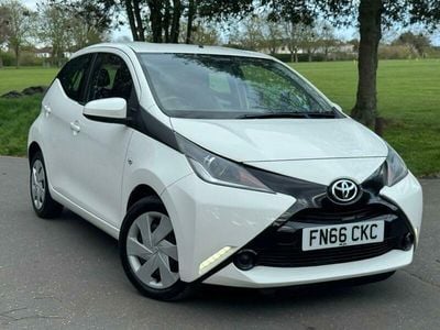 Used Toyota Aygo X-play 69 HP (50 kW) 2016 White Hatchback