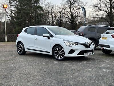 Used Renault Clio V Iconic 90 HP (66 kW) 2022 White Hatchback