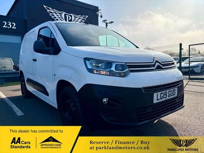 Used Citroën Berlingo Start 100 HP (73 kW) 2019 White MPV