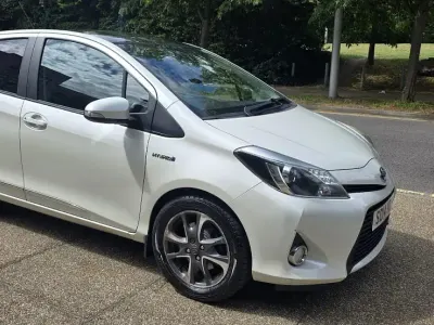 Used Toyota Yaris Trend 101 HP (74 kW) 2014 White Hatchback