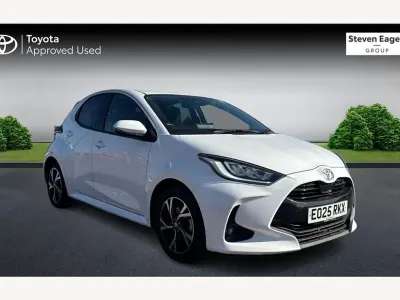 Used Toyota Yaris Design 114 HP (83 kW) 2025 White Hatchback
