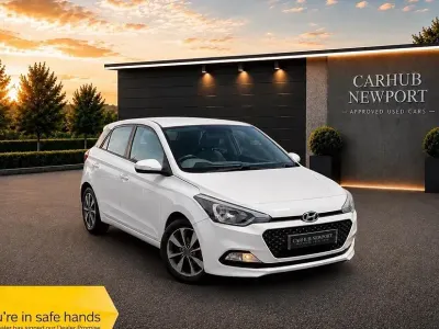 Used Hyundai i20 SE 84 HP (61 kW) 2015 White Hatchback