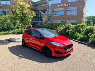 Used Ford Fiesta Zetec 140 HP (102 kW) 2016 Red Hatchback