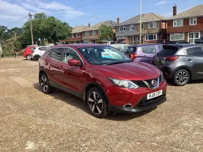 Used Nissan Qashqai N-Connecta 115 HP (84 kW) 2016 Red SUV