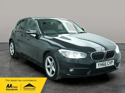 Begagnad BMW 116 Efficient Dynamics 2016 Svart Halvkombi