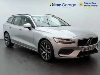 Usado Volvo V60 Momentum 2020 Prateado Carrinha