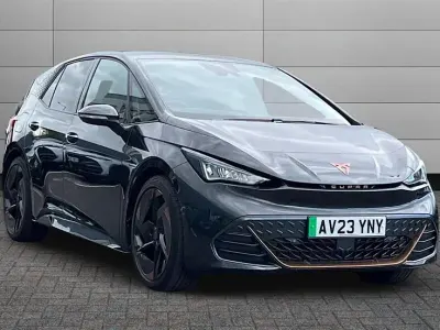Begagnad Cupra Born e-Boost 169 kW (230 HK) 2023 Grå Halvkombi