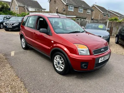 Used Ford Fusion Zetec 80 HP (58 kW) 2009 Red Hatchback