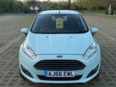 Begagnad Ford Fiesta Zetec 100 HK (73 kW) 2017 Grön Halvkombi