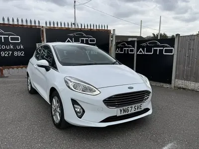 Used Ford Fiesta Zetec 70 HP (51 kW) 2017 White Hatchback
