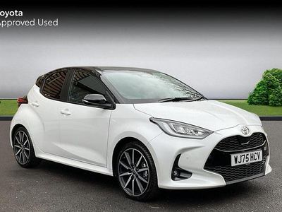 Used Toyota Yaris Hybrid Sport 131 HP (96 kW) 2025 Platinum white pearl bitone Hatchback