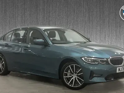 Begagnad BMW 330e Sport Line 288 HK (211 kW) 2021 Blå