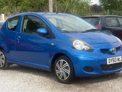Used Toyota Aygo 67 HP (49 kW) 2010 Blue Hatchback