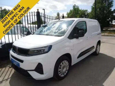 New Vauxhall Combo S 100 HP (73 kW) 2025 White MPV