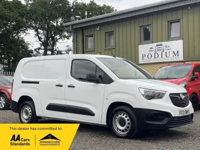 Used Vauxhall Combo Edition 100 HP (73 kW) 2021 White MPV