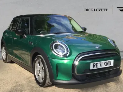 Usado Mini Cooper Classic 134 CV (98 kW) 2022 Verde Utilitario
