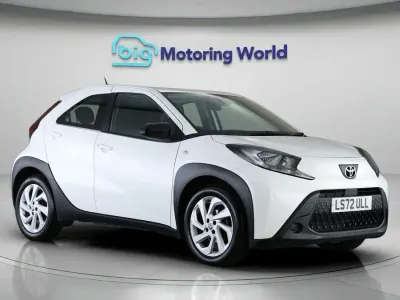 Used Toyota Aygo X PURE 71 HP (52 kW) 2022 White SUV