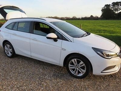 Used Vauxhall Astra 2017 White Estate
