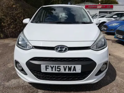 Used Hyundai i10 Premium 87 HP (63 kW) 2015 White Hatchback