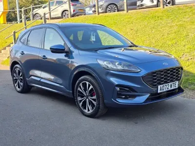 Usado Ford Kuga ST-Line X 190 HP (139 kW) 2023 Azul SUV
