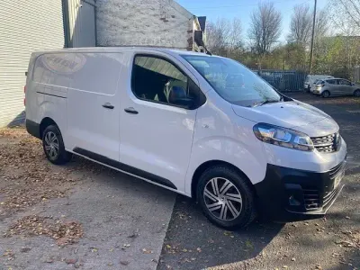 Second-hand Vauxhall Vivaro S 100 CP (73 kW) 2023 Alb Monovolum