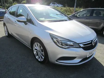 Used Vauxhall Astra Design Edition 110 HP (80 kW) 2017 Silver Hatchback