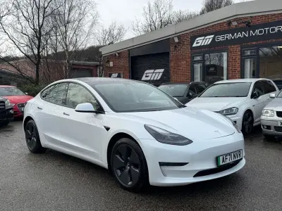 Używany Tesla Model 3 Long Range AWD 366 kW (498 KM) 2021 Biały Sedan/Limuzyna