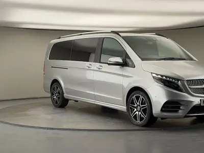Używany Mercedes V220 AMG line 163 KM (119 kW) 2023 Srebrny Minivan