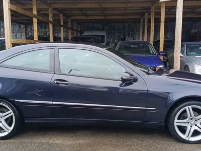 Begagnad Mercedes CLC180 2009 Svart Halvkombi