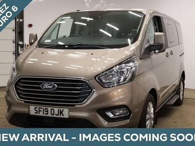 Usado Ford Tourneo Titanium 130 HP (95 kW) 2019 Prateado Monovolume