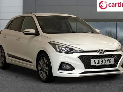 Used Hyundai i20 Premium 84 HP (61 kW) 2019 White Hatchback