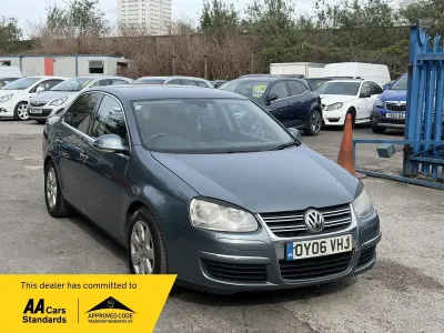 Usado VW Jetta SE 2006 Cinzento Sedan