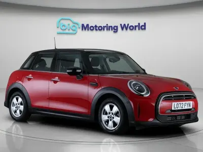 Używany Mini Cooper Classic 136 KM (100 kW) 2022 Czerwony Hatchback