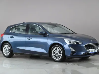 Begagnad Ford Focus Titanium 2018 Blå Halvkombi