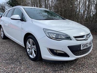 Used Vauxhall Astra SRi 115 HP (84 kW) 2012 White Estate
