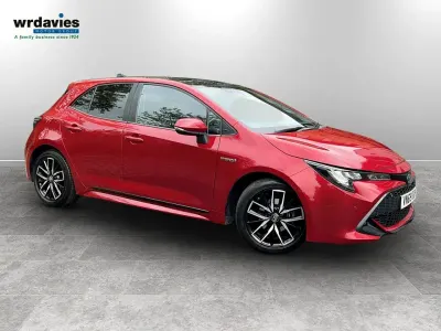 Begagnad Toyota Corolla Design 122 HK (89 kW) 2019 Röd Halvkombi