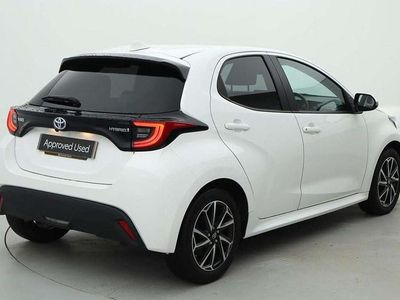 Used Toyota Yaris Hybrid Design 113 HP (83 kW) 2022 White Hatchback
