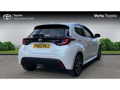 Used Toyota Yaris Hybrid Design 116 HP (85 kW) 2022 White Hatchback