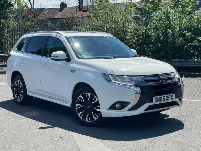 Used Mitsubishi Outlander P-HEV 2015 White Estate