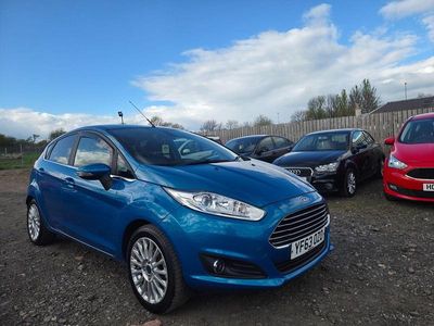 Usado Ford Fiesta Titanium 2013 Azul Citadino