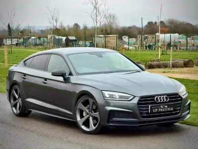 Usado Audi A5 Sportback Black Edition 190 HP (139 kW) 2020 Cinzento Citadino