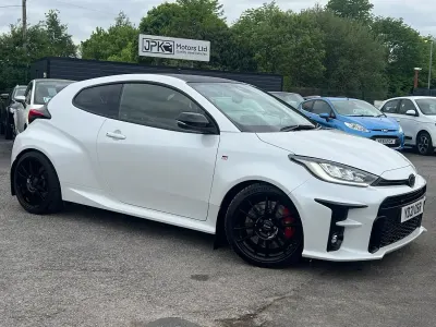 Used Toyota Yaris 272 HP (200 kW) 2021 White Hatchback