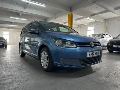 Begagnad VW Touran SE 105 HK (77 kW) 2012 Blå Minibuss