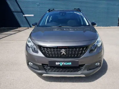 Usado Peugeot 2008 GT-line 129 HP (94 kW) 2019 Cinzento SUV